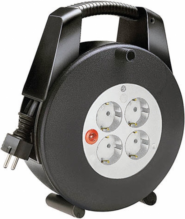 Brennenstuhl kaapelikerä 4xCEE 7/4,1xCEE 7/7, IP 44,katkaisija, 5m, m