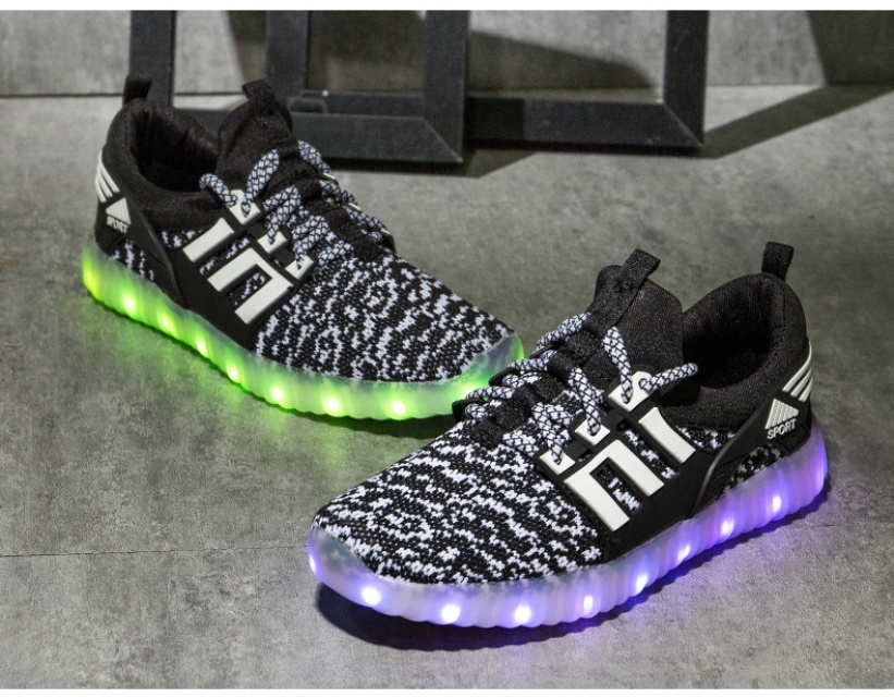 LED-tennarit nauhoituksella, koko 32, mustat