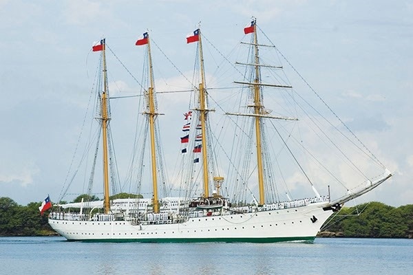 Billing Boats 1:100 Esmeralda Special Edition -Wooden hull