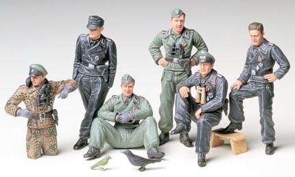 Tamiya 1/35 GERMAN TANK CREW AT REST