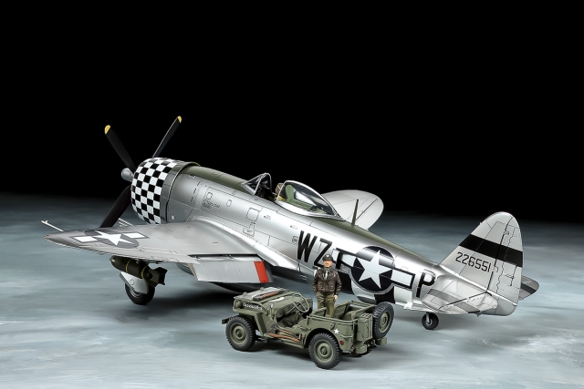 TAMIYA 1/48 Republic P-47D Thunderbolt® & 1/4-ton 4x4 Lig