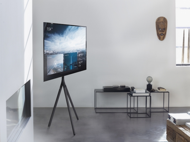 One for All WM7461 -Design lattiajalusta 32-65" televisioille, harmaa metalli