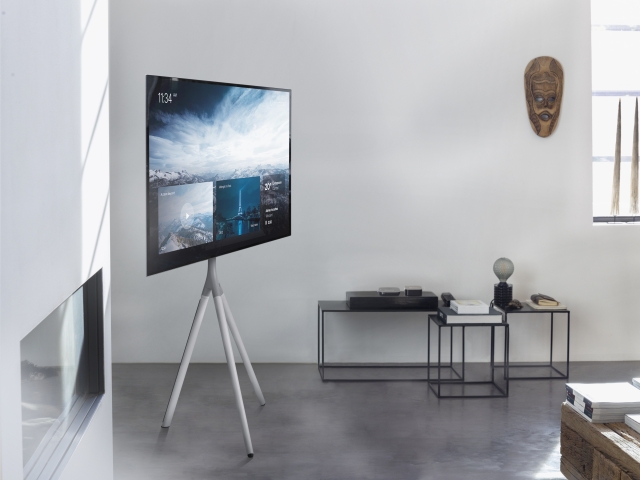 One for All WM7462 -Design lattiajalusta 32-65" televisioille, valkoinen metalli