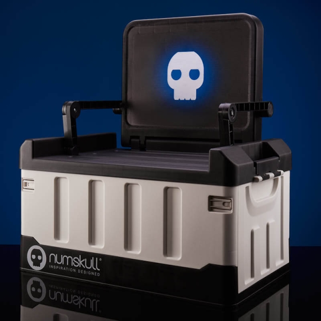 Numskull Virallinen PS5-henkinen makuuhuoneen säilytyslaatikko, jossa on taittuva tuoli