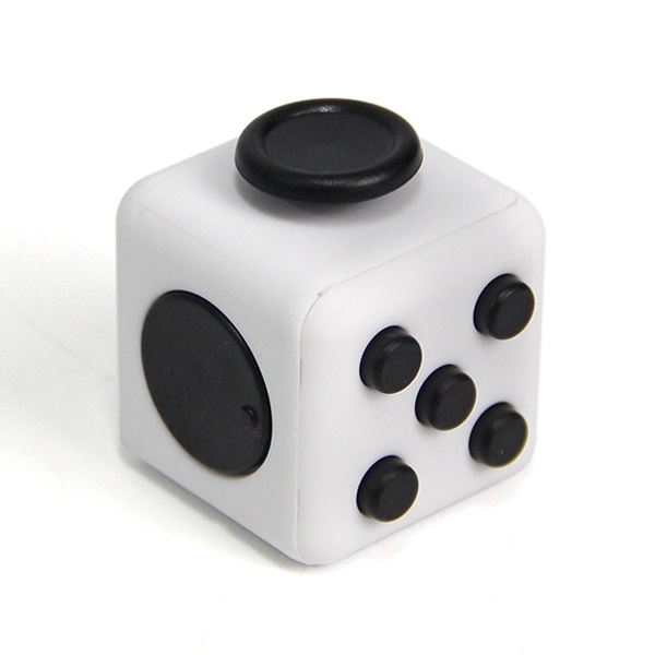 Fidget Cube, Valkoinen/Musta ryhmässä LELUT, TUOTTEET LAPSILLE JA VAUVOILLE / Leikkikalut, Askartelu &Pelit / Fidget Spinners @ TP E-commerce Nordic AB (38-27574)
