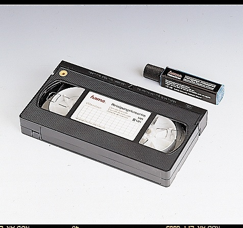 Hama VHS Puhdistuskasetti +Neste ryhmässä KODINELEKTRONIIKKA / Tallennusvälineet / VHS @ TP E-commerce Nordic AB (38-47306)