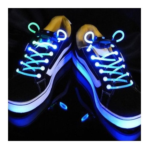 LED-kengännauhat - valaisevat ja vilkkuvat eri väreissä ryhmässä URHEILU, VAPAA-AIKA JA HARRASTUS / Hauskat tavarat / Älylaitteet @ TP E-commerce Nordic AB (38-5559)