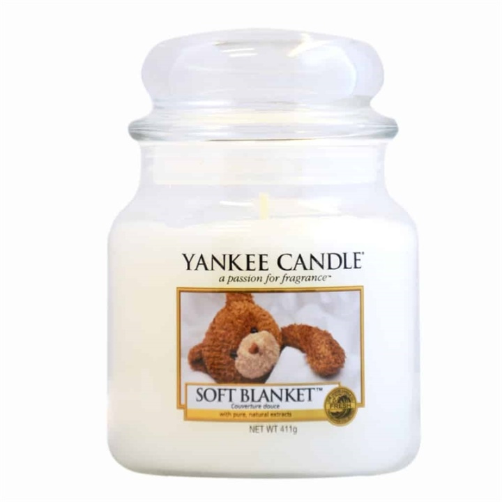 Yankee Candle Classic Medium Jar Soft Blanket Candle 411g ryhmässä KAUNEUS JA TERVEYS / Tuoksut & Parfyymit / Muut tuoksut / Tuoksukynttilät @ TP E-commerce Nordic AB (38-59242)