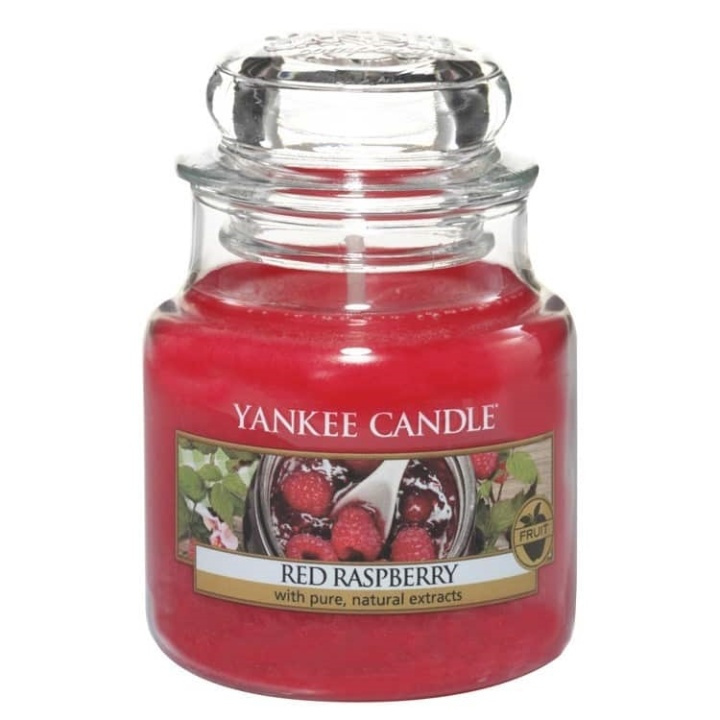 Yankee Candle Classic Small Jar Red Raspberry Candle 104g ryhmässä KAUNEUS JA TERVEYS / Tuoksut & Parfyymit / Muut tuoksut / Tuoksukynttilät @ TP E-commerce Nordic AB (38-67695)