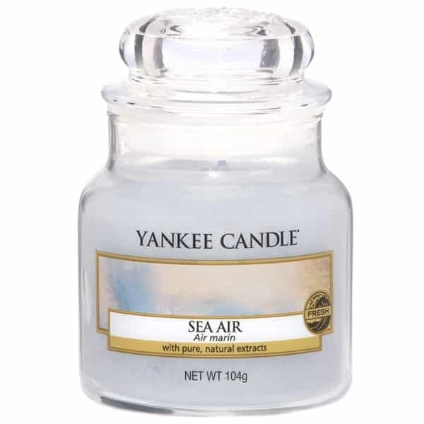 Yankee Candle Classic Small Jar Sea Air Candle 104g ryhmässä KAUNEUS JA TERVEYS / Tuoksut & Parfyymit / Muut tuoksut / Tuoksukynttilät @ TP E-commerce Nordic AB (38-67697)