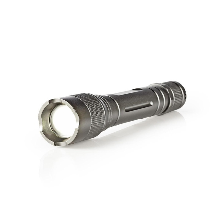 Nedis LED Taskulamppu | Paristokäyttöinen | 4,5 V | 3 W | 2x AA | Paristot sisältyvät | Nimellisvaloteho: 150 lm | Valoalue: 120 m | Säteen kulma: 46.1 ° | 10000 Kytkentäsyklistä ryhmässä URHEILU, VAPAA-AIKA JA HARRASTUS / Taskulamput & Otsalamput / Taskulamput @ TP E-commerce Nordic AB (38-72806)