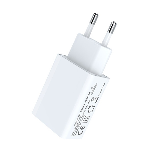 Verkkosovitin 5V 1A-2A USB, valkoinen ryhmässä ÄLYPUHELIMET JA TABLETIT / Laturit & Kaapelit / Seinälaturi / Seinälaturi USB @ TP E-commerce Nordic AB (38-84423)