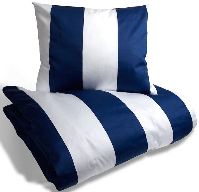 Kosta Linnewäfveri Vuodesetti Fjällbacka Satin laivastonsininen sininen ryhmässä KOTI, TALOUS JA PUUTARHA / Sisustus / Sänkyvaatteet @ TP E-commerce Nordic AB (38-84726-MA)