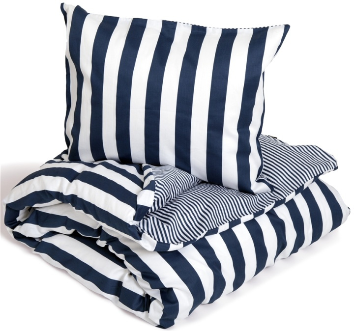 Kosta Linnewäfveri Grebbestad Satin Navy Blue ryhmässä KOTI, TALOUS JA PUUTARHA / Sisustus / Sänkyvaatteet @ TP E-commerce Nordic AB (38-84727-MA)