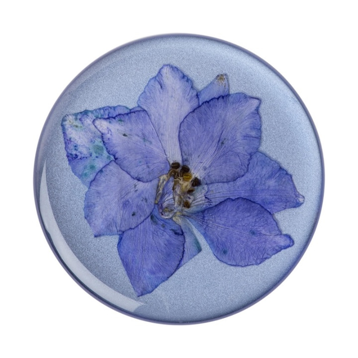PopSockets Pressed Flower Larkspur Avtagbart Grip med Ställfunktion Premium ryhmässä ÄLYPUHELIMET JA TABLETIT / Muut tarvikkeet / Popsockets @ TP E-commerce Nordic AB (38-91232)