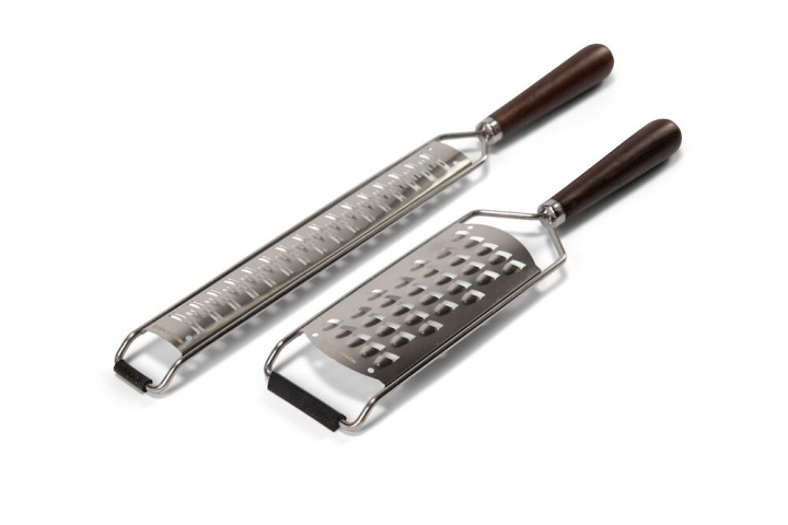 Orrefors Jernverk -raastin 2-pack Wenge-puukahvalla varustettuna ryhmässä KOTI, TALOUS JA PUUTARHA / Keittiövälineet / Muut keittivälineet @ TP E-commerce Nordic AB (38-95859)