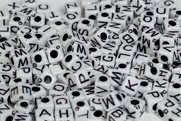 Pearl`n fun Letter helmiä 7mm musta/valkoinen, 125g ryhmässä URHEILU, VAPAA-AIKA JA HARRASTUS / Harrastus / Helmet / Muovihelmet @ TP E-commerce Nordic AB (A05257)