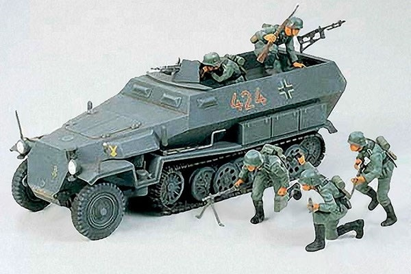 Tamiya 1/35 HANOMAG SDKFZ 251/1 ryhmässä URHEILU, VAPAA-AIKA JA HARRASTUS / Harrastus / Muovimallit / Sotilasajoneuvot (maa) @ TP E-commerce Nordic AB (A06247)