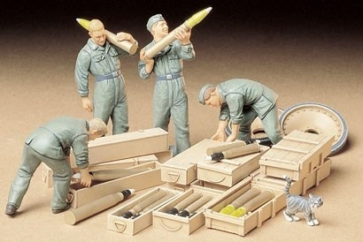 Tamiya 1/35 GERMAN AMMO-LOADING CREW ryhmässä URHEILU, VAPAA-AIKA JA HARRASTUS / Harrastus / Muovimallit / Hahmot @ TP E-commerce Nordic AB (A06301)