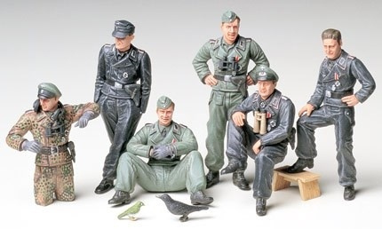 Tamiya 1/35 GERMAN TANK CREW AT REST ryhmässä URHEILU, VAPAA-AIKA JA HARRASTUS / Harrastus / Muovimallit / Sotilasajoneuvot (maa) @ TP E-commerce Nordic AB (A06311)