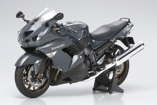 Tamiya 1/12 Kawasaki ZZR1 1400 ryhmässä URHEILU, VAPAA-AIKA JA HARRASTUS / Harrastus / Muovimallit / Moottoripyörät @ TP E-commerce Nordic AB (A06449)