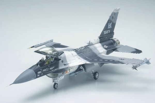 Tamiya 1/48 F-16C/N Aggressor / Adversary ryhmässä URHEILU, VAPAA-AIKA JA HARRASTUS / Harrastus / Muovimallit / Lentokoneet/Helikopterit @ TP E-commerce Nordic AB (A06462)