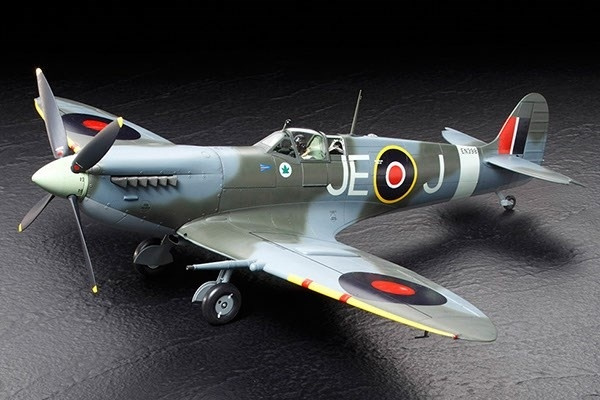 Tamiya 1/32 Spitfire Mk. IXc ryhmässä URHEILU, VAPAA-AIKA JA HARRASTUS / Harrastus / Muovimallit / Lentokoneet/Helikopterit @ TP E-commerce Nordic AB (A06482)