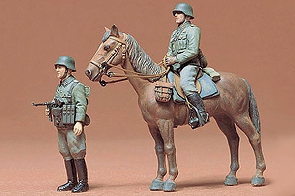 Tamiya 1/35 German Mounted Infantry ryhmässä URHEILU, VAPAA-AIKA JA HARRASTUS / Harrastus / Muovimallit / Sotilasajoneuvot (maa) @ TP E-commerce Nordic AB (A06519)