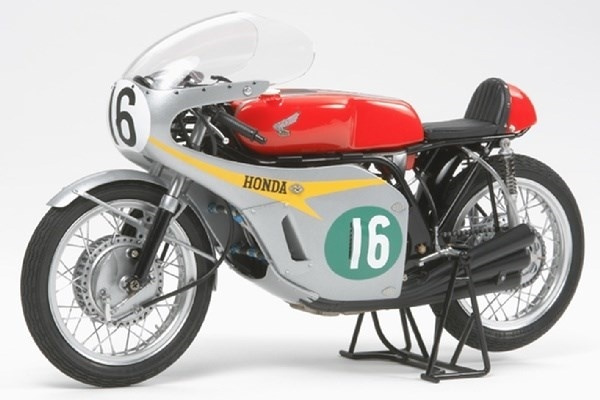 Tamiya 1/12 Honda RC166 ryhmässä URHEILU, VAPAA-AIKA JA HARRASTUS / Harrastus / Muovimallit / Moottoripyörät @ TP E-commerce Nordic AB (A06610)