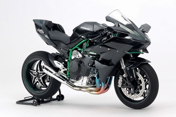 Tamiya 1/12 Kawasaki Ninja H2R1/12 Kawasaki Ninja H2R ryhmässä URHEILU, VAPAA-AIKA JA HARRASTUS / Harrastus / Muovimallit / Moottoripyörät @ TP E-commerce Nordic AB (A06619)