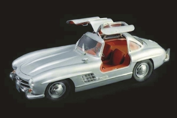 Italeri 1:16 MERCEDES-BENZ 300 SL GULLWING ryhmässä URHEILU, VAPAA-AIKA JA HARRASTUS / Harrastus / Muovimallit / Autot @ TP E-commerce Nordic AB (A07233)