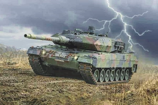 Italeri 1:35 Leopard 2A6 ryhmässä URHEILU, VAPAA-AIKA JA HARRASTUS / Harrastus / Muovimallit / Sotilasajoneuvot (maa) @ TP E-commerce Nordic AB (A07238)