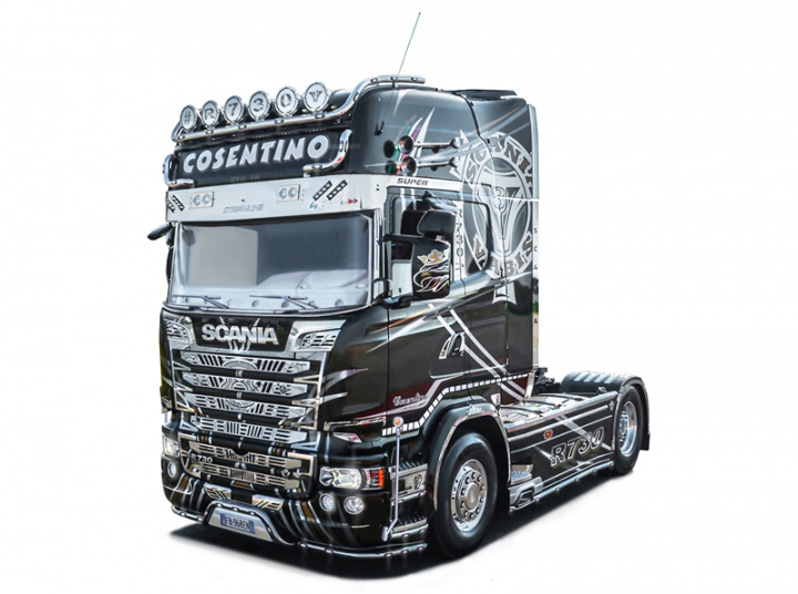 Italeri 1:24 Scania R730 Streamline Show Trucks ryhmässä URHEILU, VAPAA-AIKA JA HARRASTUS / Harrastus / Muovimallit / Autot @ TP E-commerce Nordic AB (A07332)