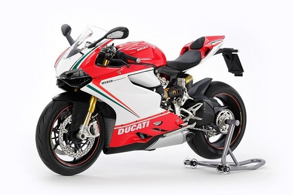 Tamiya 1/12 Ducati 1199 panigale S Tricolore ryhmässä URHEILU, VAPAA-AIKA JA HARRASTUS / Harrastus / Muovimallit / Moottoripyörät @ TP E-commerce Nordic AB (A07345)