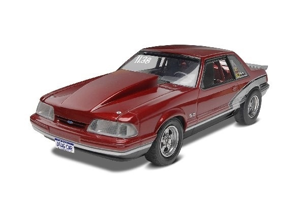 Revell \'90 Mustang LX 5,0 Drag Racer ryhmässä URHEILU, VAPAA-AIKA JA HARRASTUS / Harrastus / Muovimallit / Autot @ TP E-commerce Nordic AB (A07972)