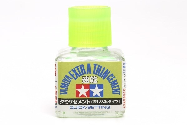 Tamiya Extra Thin Cement, nopeasti kovettuva, siveltimellä 40ml ryhmässä URHEILU, VAPAA-AIKA JA HARRASTUS / Harrastus / Muovimallit / Liima @ TP E-commerce Nordic AB (A09558)