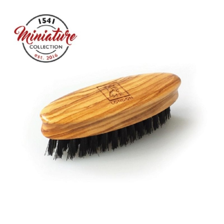1541 London Mini Beard & Moustache Brush Olivewood ryhmässä KAUNEUS JA TERVEYS / Hiukset &Stailaus / Sheivaus ja trimmaus / Partakampa & Partasuti @ TP E-commerce Nordic AB (A10179)