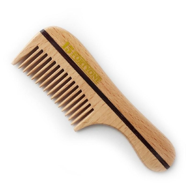 1541 London Wooden Moustache/Beard Comb Natural Beechwood ryhmässä KAUNEUS JA TERVEYS / Hiukset &Stailaus / Sheivaus ja trimmaus / Partakampa & Partasuti @ TP E-commerce Nordic AB (A10193)