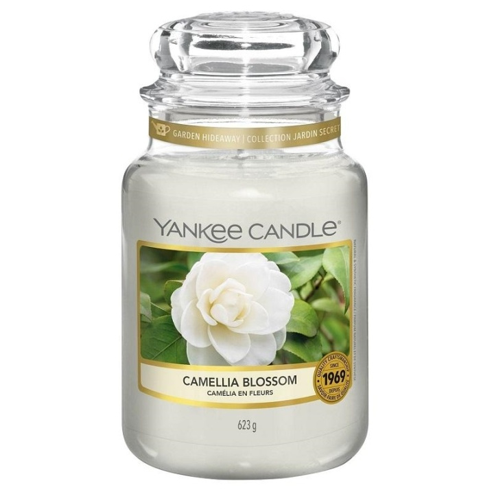 Yankee Candle Classic Large Jar Camellia Blossom 623g ryhmässä KAUNEUS JA TERVEYS / Tuoksut & Parfyymit / Muut tuoksut / Tuoksukynttilät @ TP E-commerce Nordic AB (A13263)