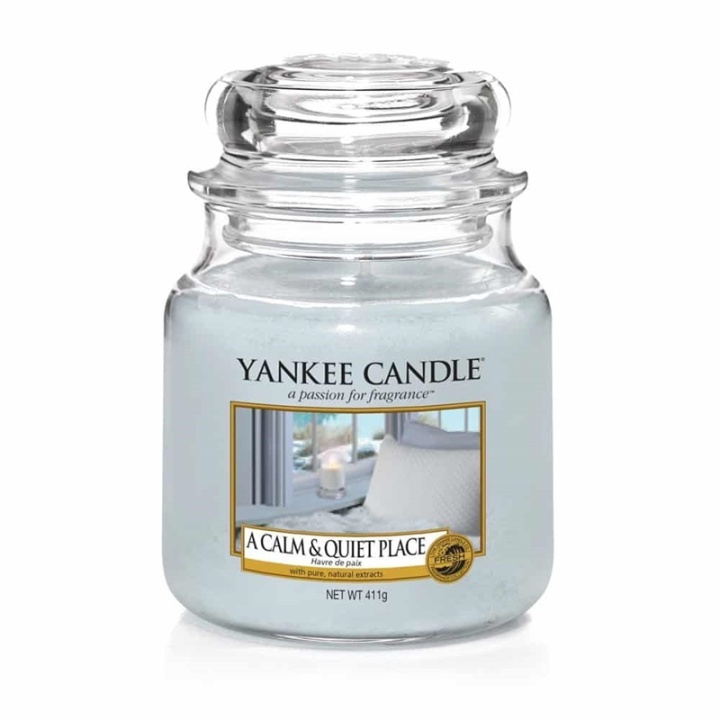 Yankee Candle Classic Medium Jar A Calm & Quiet Place 411g ryhmässä KAUNEUS JA TERVEYS / Tuoksut & Parfyymit / Muut tuoksut / Tuoksukynttilät @ TP E-commerce Nordic AB (A13273)