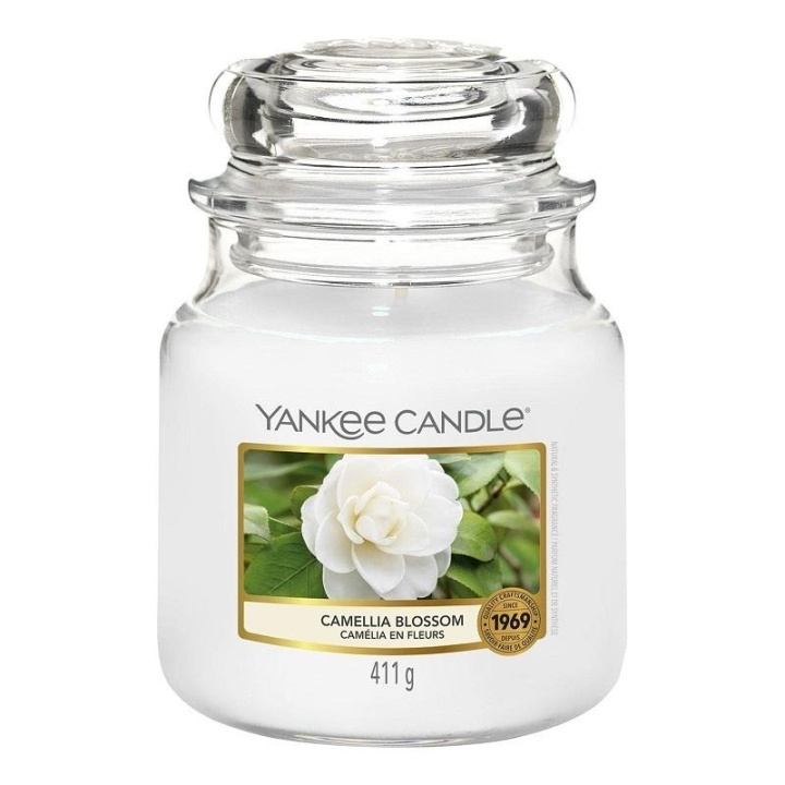 Yankee Candle Classic Medium Jar Camellia Blossom 411g ryhmässä KAUNEUS JA TERVEYS / Tuoksut & Parfyymit / Muut tuoksut / Tuoksukynttilät @ TP E-commerce Nordic AB (A13279)