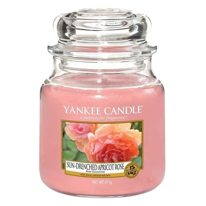 Yankee Candle Classic Medium Jar Sun-Drenched Apricot Rose 411g ryhmässä KAUNEUS JA TERVEYS / Tuoksut & Parfyymit / Muut tuoksut / Tuoksukynttilät @ TP E-commerce Nordic AB (A13290)