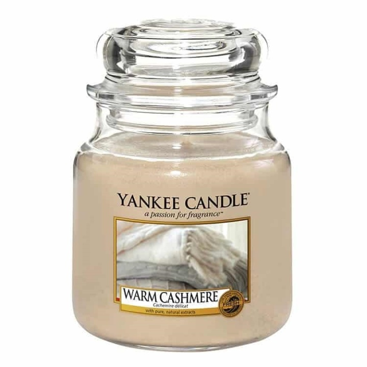 Yankee Candle Classic Medium Jar Warm Cashmere 411g ryhmässä KAUNEUS JA TERVEYS / Tuoksut & Parfyymit / Muut tuoksut / Tuoksukynttilät @ TP E-commerce Nordic AB (A13294)