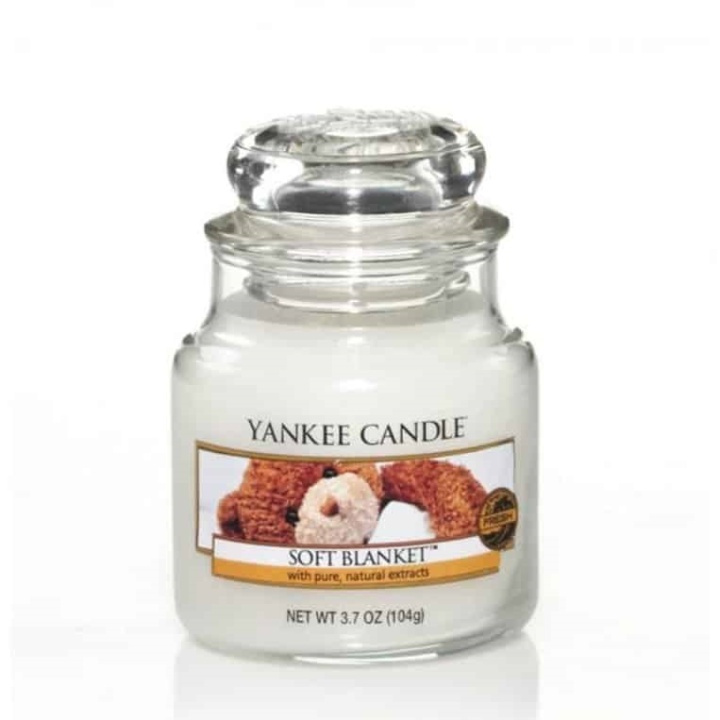 Yankee Candle Classic Small Jar Soft Blanket 104g ryhmässä KAUNEUS JA TERVEYS / Tuoksut & Parfyymit / Muut tuoksut / Tuoksukynttilät @ TP E-commerce Nordic AB (A13318)