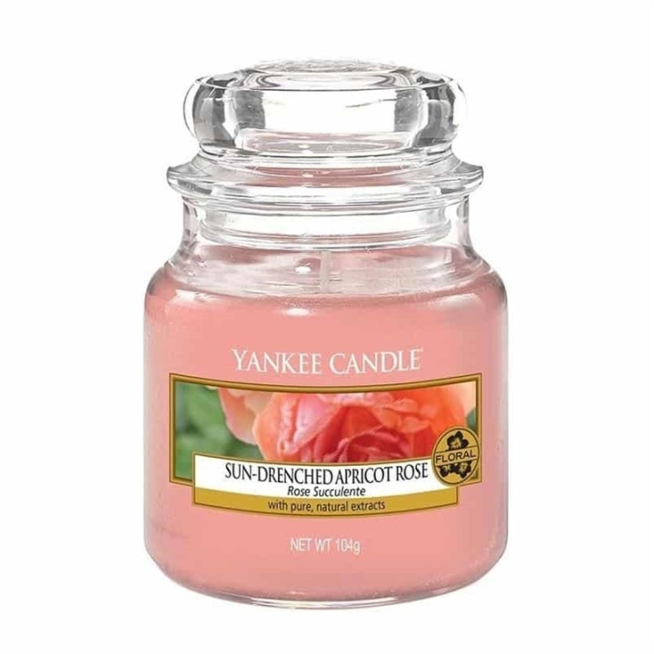 Yankee Candle Classic Small Jar Sun-Drenched Apricot Rose 104g ryhmässä KAUNEUS JA TERVEYS / Tuoksut & Parfyymit / Muut tuoksut / Tuoksukynttilät @ TP E-commerce Nordic AB (A13319)