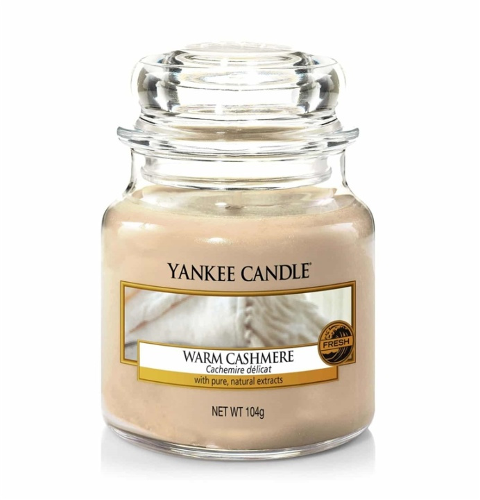Yankee Candle Classic Small Jar Warm Cashmere 104g ryhmässä KAUNEUS JA TERVEYS / Tuoksut & Parfyymit / Muut tuoksut / Tuoksukynttilät @ TP E-commerce Nordic AB (A13323)