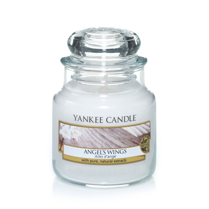 Yankee Candle Classic Small Jar Angel Wings Candle 104g ryhmässä KAUNEUS JA TERVEYS / Tuoksut & Parfyymit / Muut tuoksut / Tuoksukynttilät @ TP E-commerce Nordic AB (C00591)