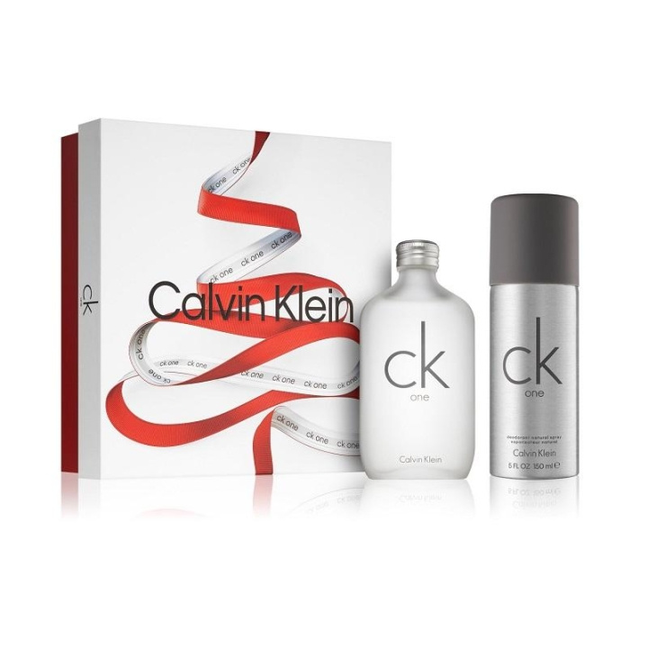 Giftset Calvin Klein Ck One Edt 100ml + Deo Spray 150ml ryhmässä KAUNEUS JA TERVEYS / Lahjapakkaukset / Miesten lahjapakkaukset @ TP E-commerce Nordic AB (C03095)