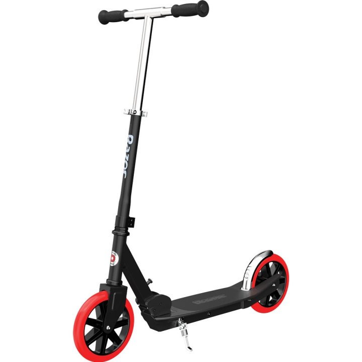 Carbon Lux Scooter - Black ryhmässä LELUT, TUOTTEET LAPSILLE JA VAUVOILLE / Ulkoleut / Pyörät & Potkulaudat @ TP E-commerce Nordic AB (C05013)