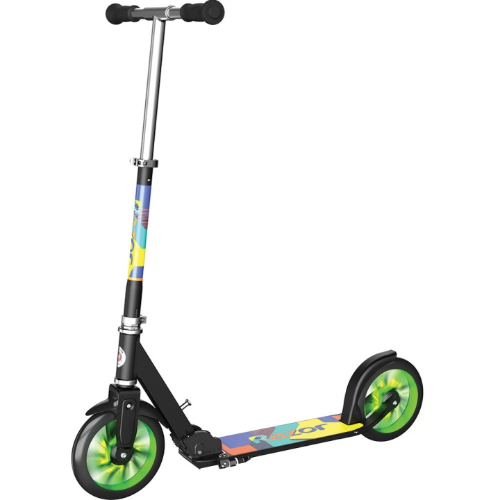 A5 Lux Light Up Scooter - Gree ryhmässä LELUT, TUOTTEET LAPSILLE JA VAUVOILLE / Ulkoleut / Pyörät & Potkulaudat @ TP E-commerce Nordic AB (C05014)